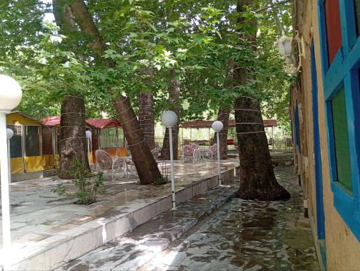عکس باغ رستوران ایرونی
