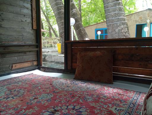 عکس باغ رستوران ایرونی