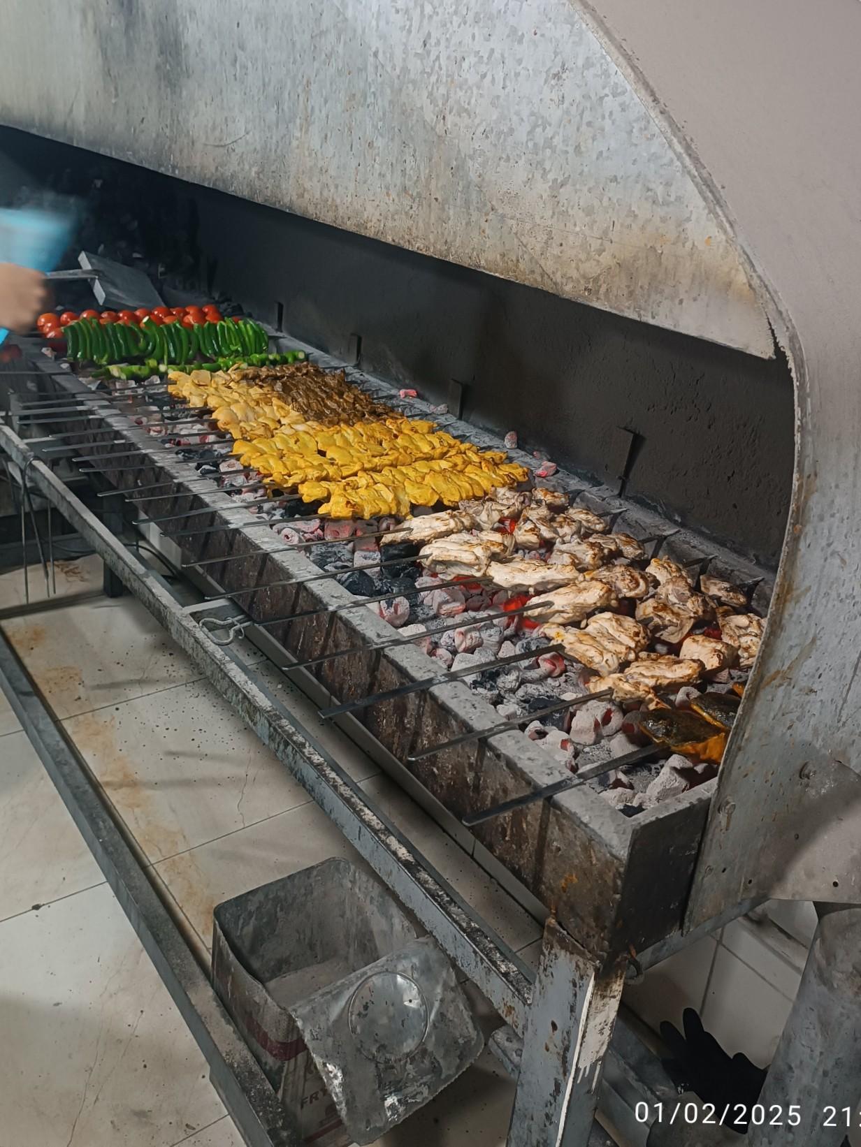 عکس باغ رستوران لیا