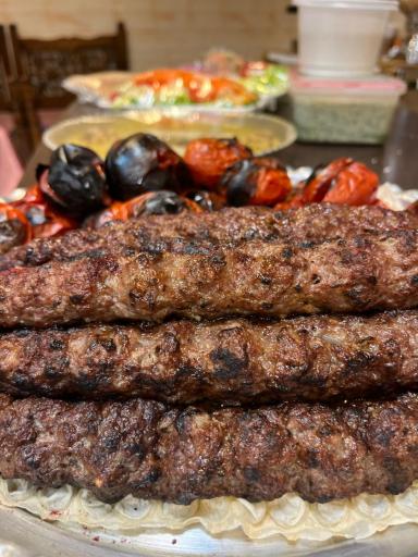 رستوران و آشپزخانه بهارنارنج