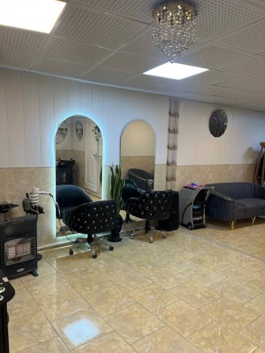 عکس سالن تخصصی رنگ و کراتین عاطفه فرزیانی 