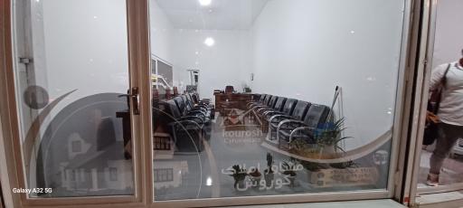 عکس مشاور املاک کوروش