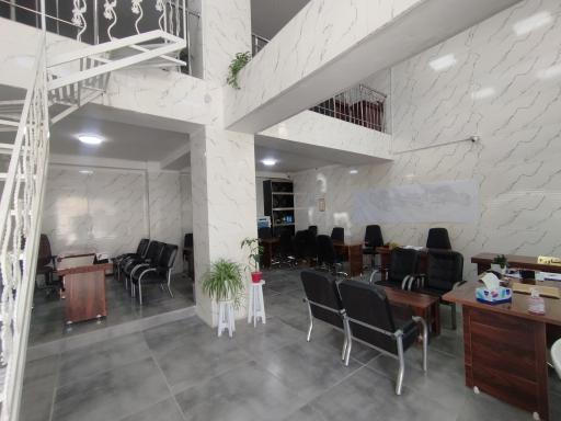عکس مشاور املاک کوروش