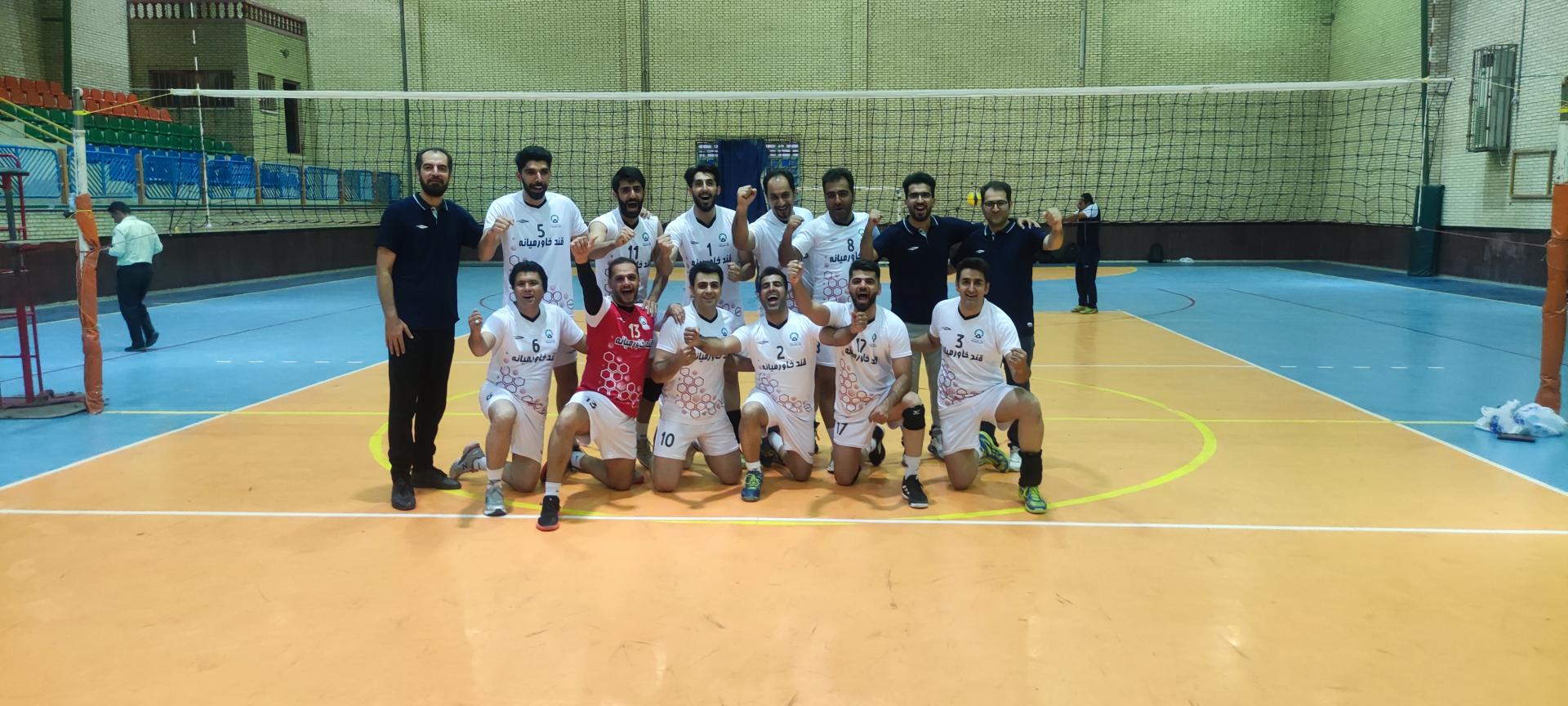 عکس سالن ورزشی شهید فرید نیا 