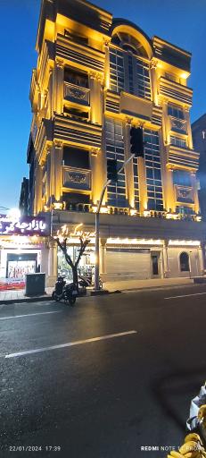 عکس مشاورین املاک افق