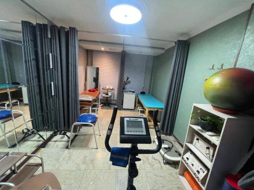 عکس فیزیوتراپی هیرو