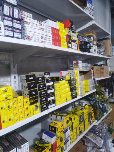 عکس تعمیرگاه  و فروشگاه لوازم یدکی اتومبیل مدرن
