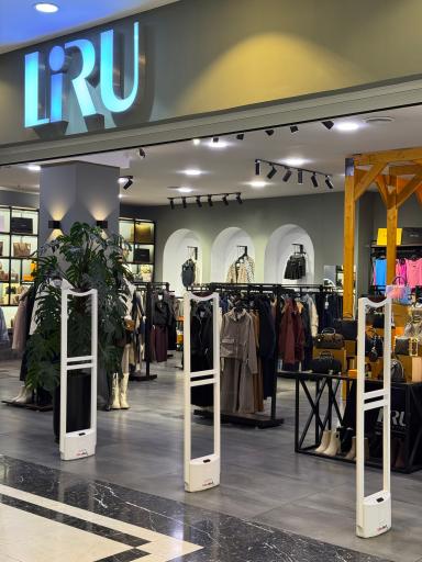 عکس فروشگاه پوشاک لیرو