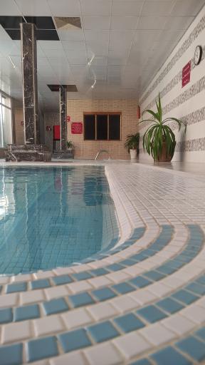 عکس مجموعه آبی و استخر باران