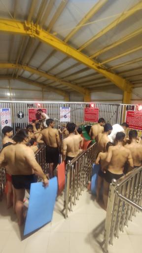 عکس مجموعه آبی و استخر باران