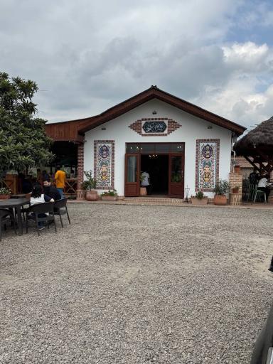 عکس چایخانه تی باغ