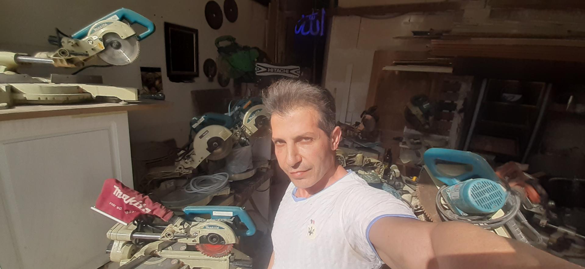 عکس کارگاه چوب محمد کمالی