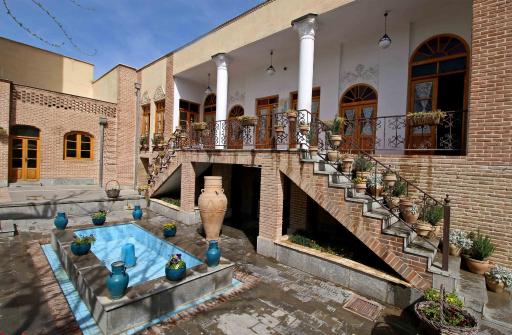عکس خانه فراغت (عمارت دبیرالملک)