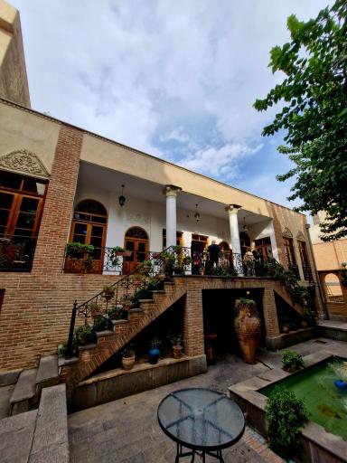 عکس عمارت دبیرالملک