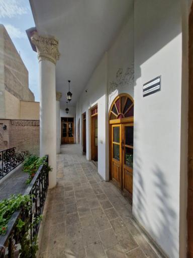 عکس عمارت دبیرالملک