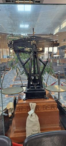 عکس بانک ملی ایران شعبه مرکزی