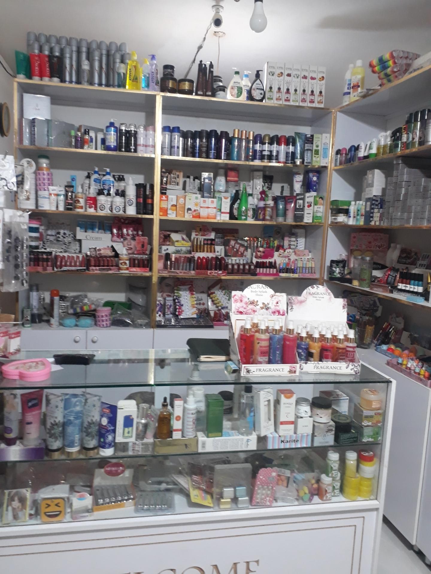 عکس فروشگاه آرایشی و بهداشتی پرنیا 