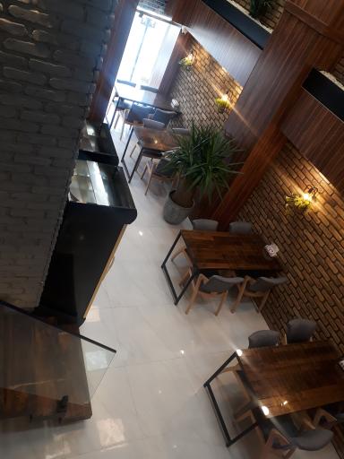 عکس رستوران هشت بهشت