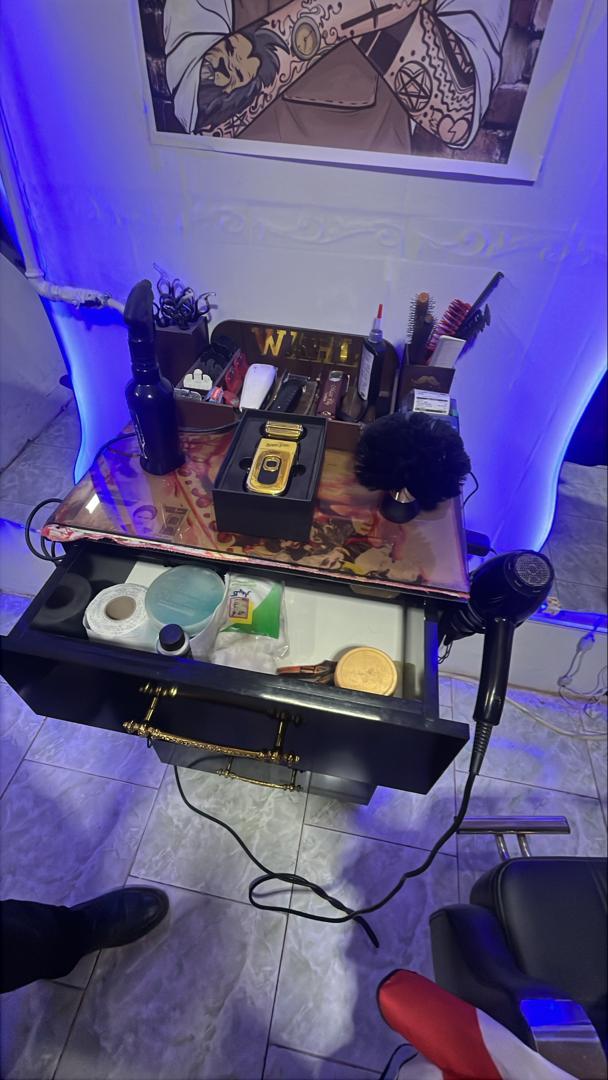 عکس آرایشگاه مردانه طاها