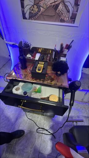 عکس آرایشگاه مردانه طاها