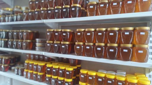 عکس عطاری و محصولات طبیعی ذکرا