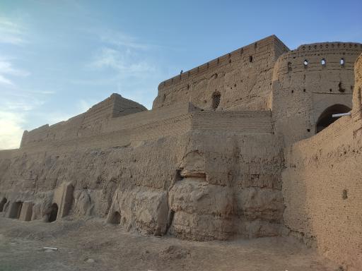 عکس نارین قلعه میبد