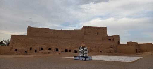 عکس نارین قلعه میبد