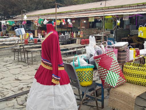 عکس بازارچه محلی ملاط