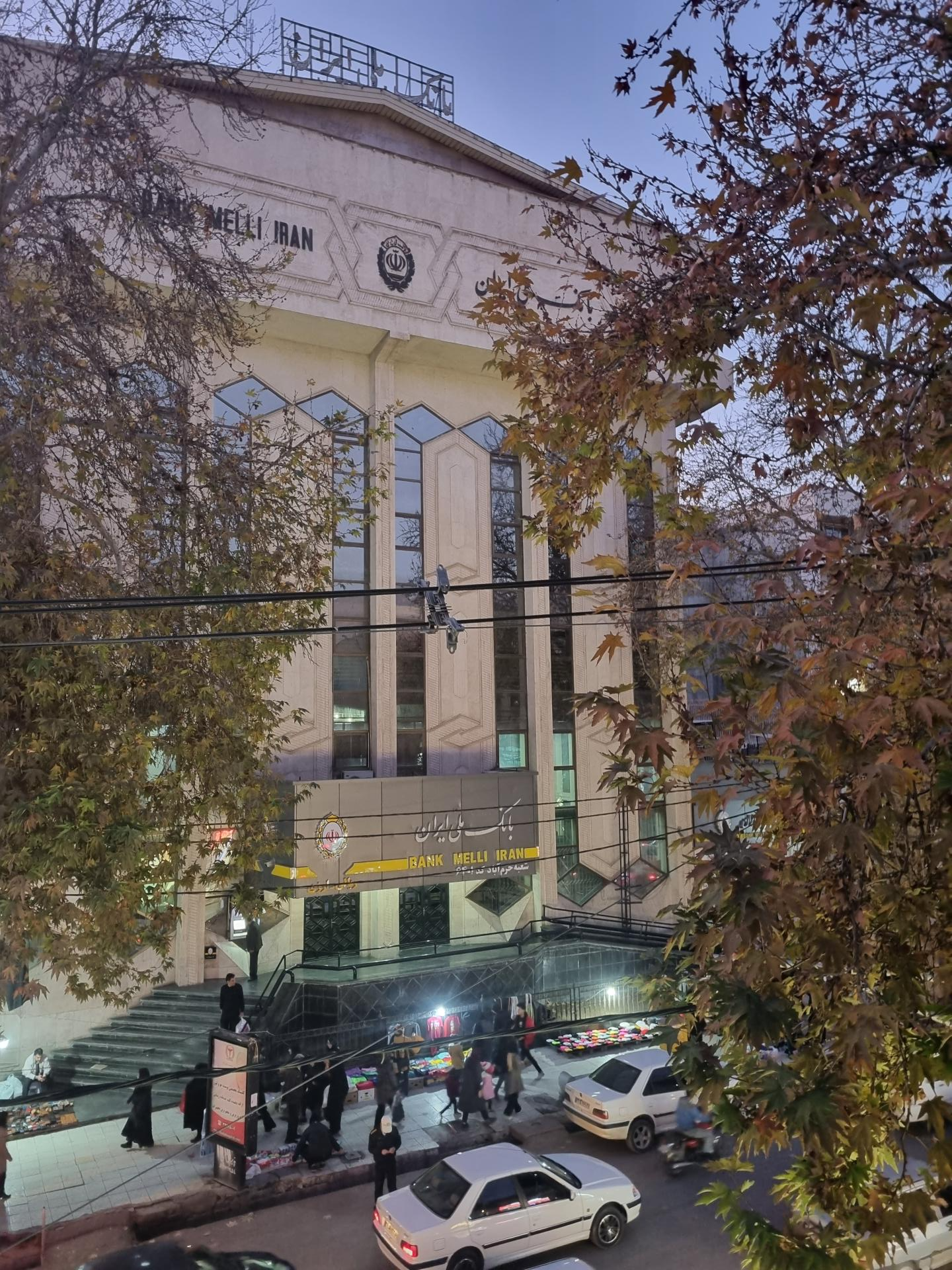 عکس بانک ملی شعبه مرکزی شعبه چهار راه بانک