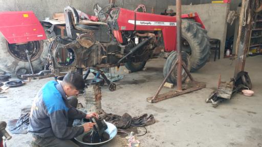عکس تعمیرگاه تراکتور رضایی صداقت