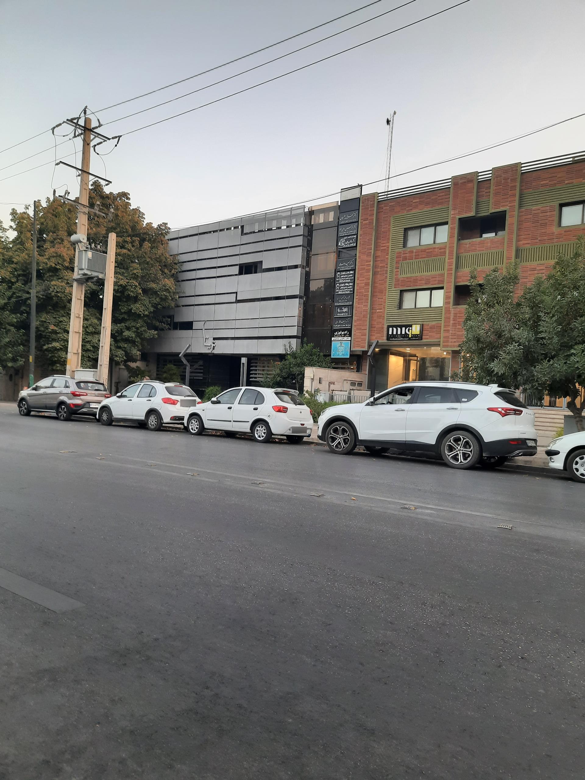 عکس ساختمان تریتا