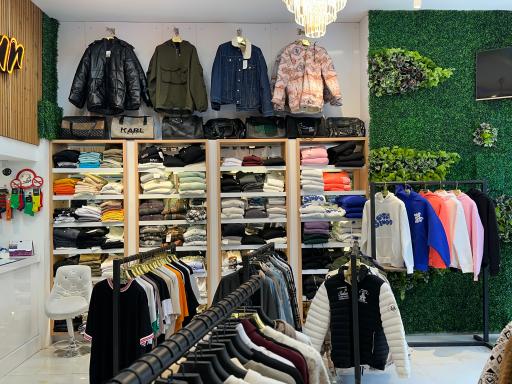 عکس فروشگاه لباس شاون کالکشن