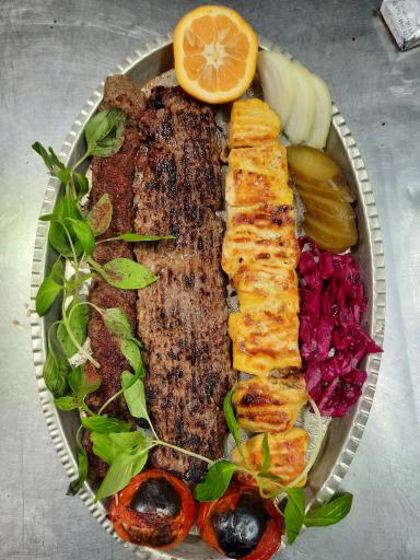 عکس باغ رستوران شب بو