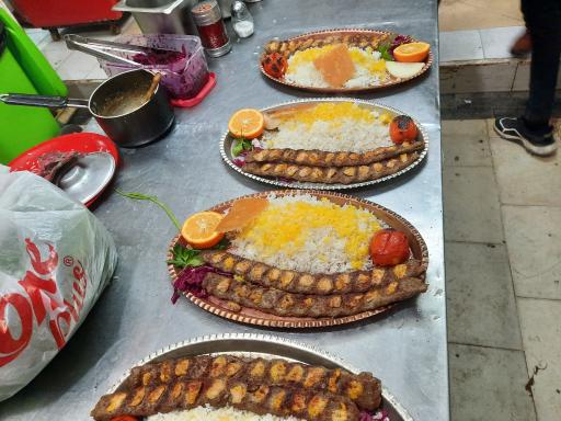 عکس باغ رستوران شب بو