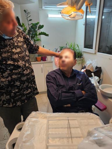 عکس دندانپزشکی دکتر حمید پورصادقی