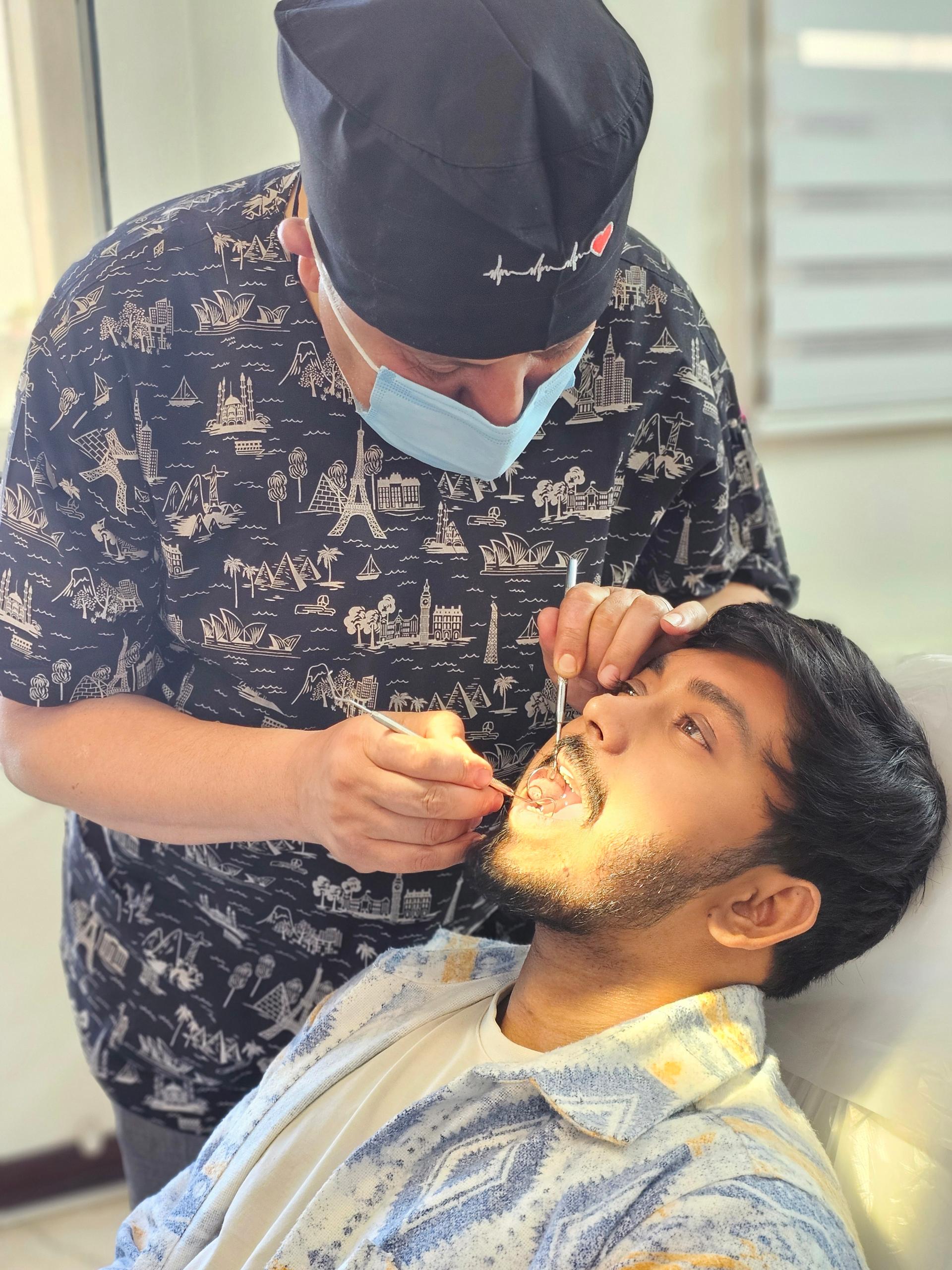 عکس دندانپزشکی دکتر حمید پورصادقی