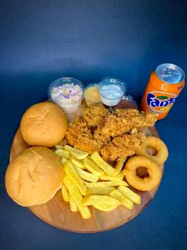 عکس پیتزا پانیذ شعبه میدان علیخانی