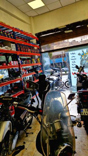 عکس فروشگاه لوازم یدکی و تعمیرگاه روان سیکلت