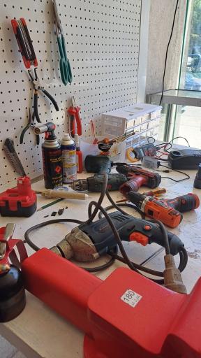 عکس تعمیرات ابزارآلات برقی و شارژی  آزادی