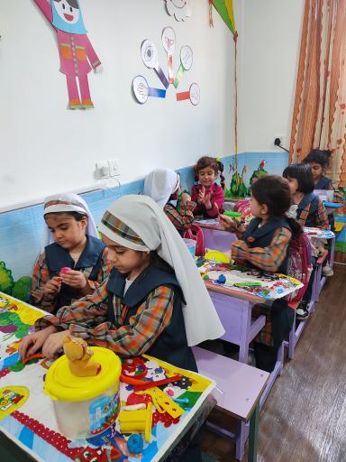 عکس دبستان و پیش دبستانی دخترانه استادان