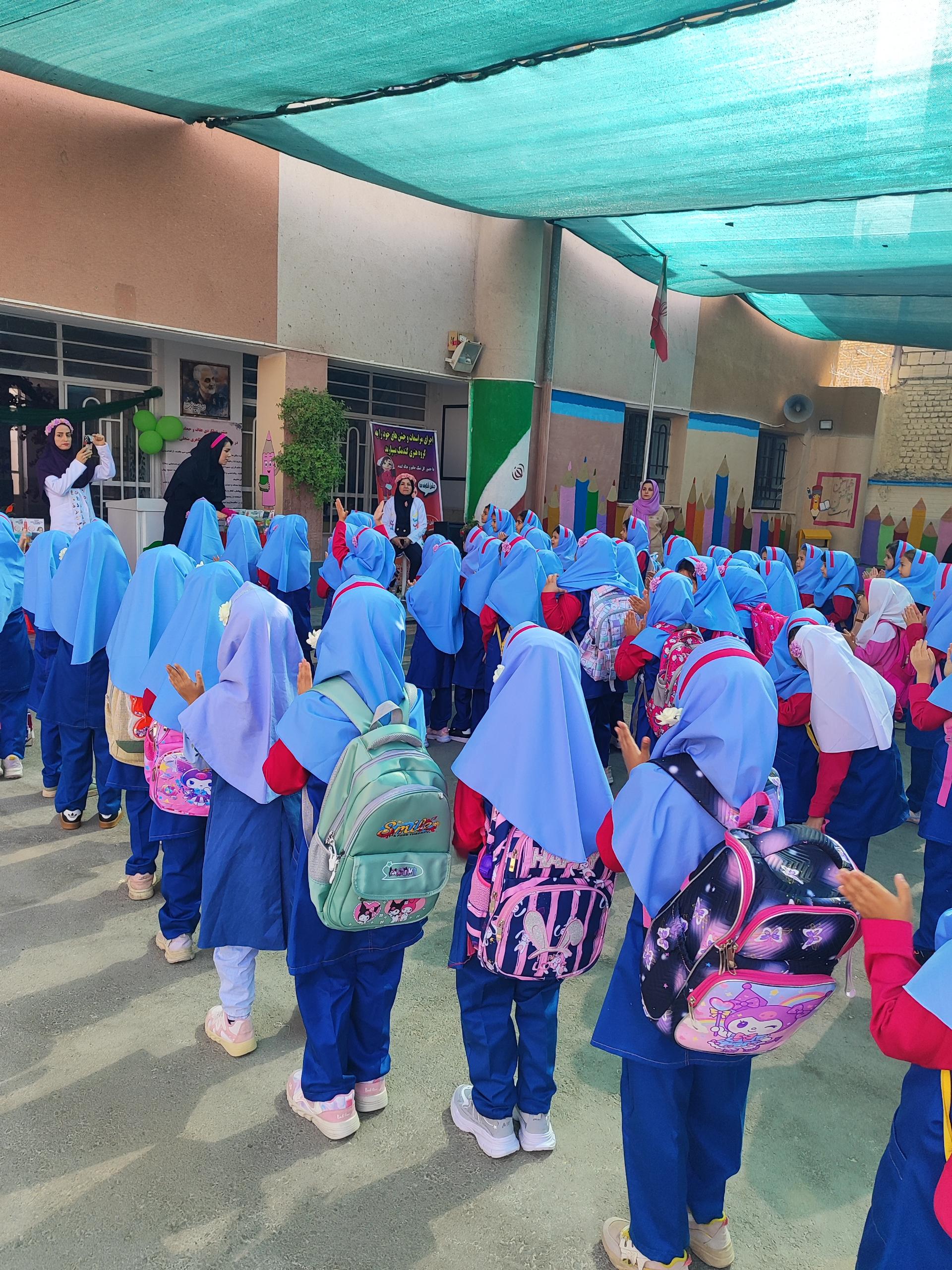 عکس دبستان دخترانه شهدای سیس آباد