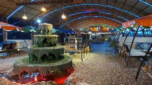 عکس رستوران شب نشین