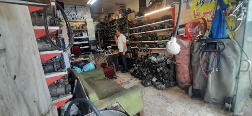 عکس تعمیرگاه کولر خودرو دنیای سرما