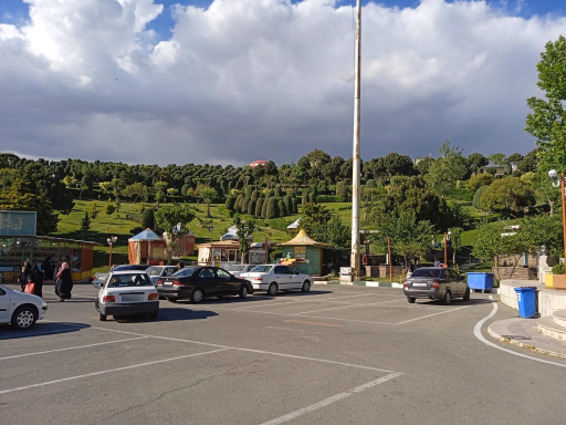 عکس پارکینگ رستوران طلائیه