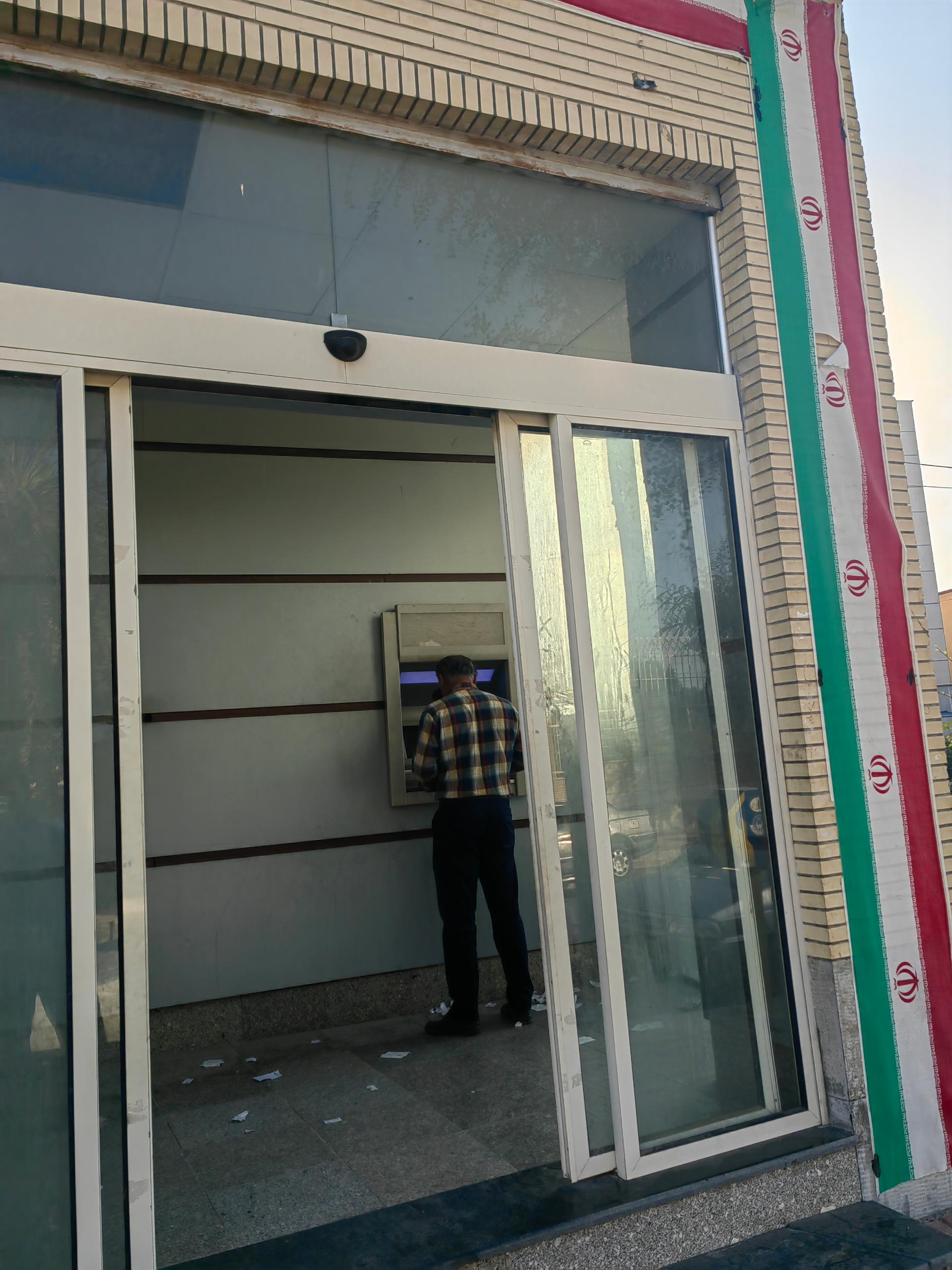 عکس خودپرداز بانک ملی