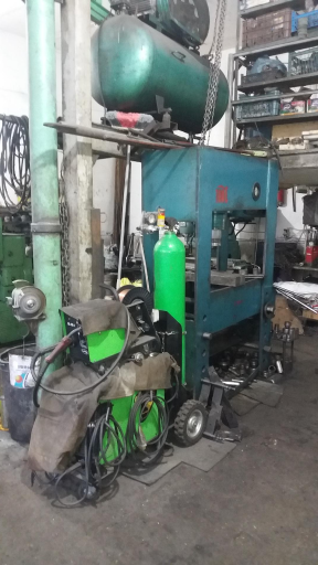 عکس خدمات فنی و مهندسی و تراشکاری سید