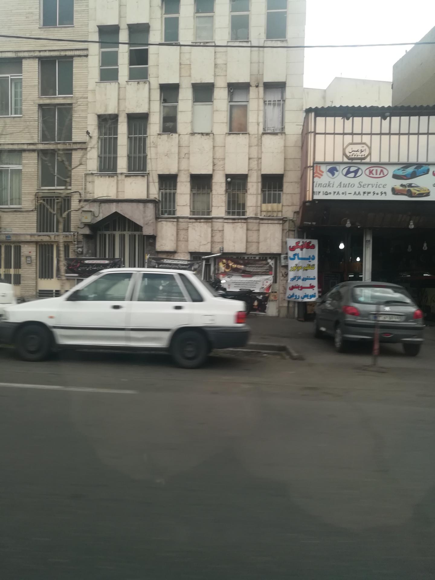 عکس تعویض روغن و مکانیکی ایرج سینکی