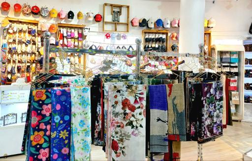 عکس فروشگاه پیرسوک