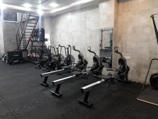 عکس آکادمی ورزشی صخره سرخ