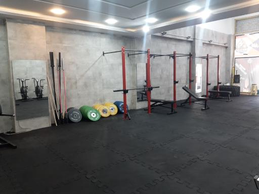 عکس آکادمی ورزشی صخره سرخ